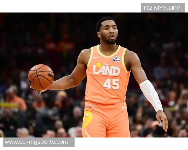 米切尔上半场状态低迷仅得6分球队遭遇严防表现不佳需调整策略